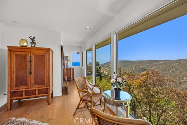 Detail Gallery Image 19 of 23 For 1415 Skyline Drive, Laguna Beach,  CA 92651 - 3 Beds | 4 Baths