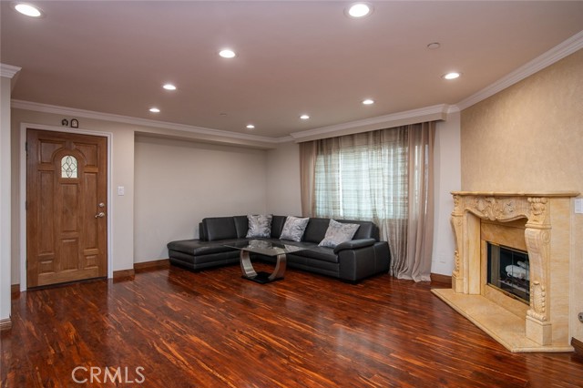 Detail Gallery Image 11 of 44 For 707 Raleigh St #5,  Glendale,  CA 91205 - 3 Beds | 3 Baths