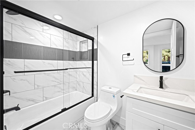 Detail Gallery Image 19 of 34 For 6700 Kester Ave #2,  Van Nuys,  CA 91405 - 5 Beds | 5 Baths