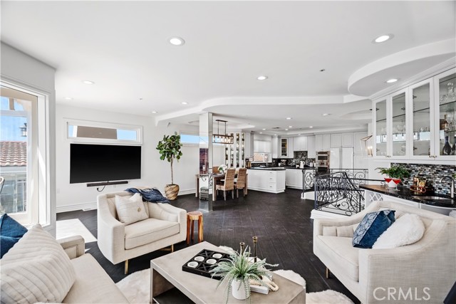 225 Rosecrans Place, Manhattan Beach, California 90266, 3 Bedrooms Bedrooms, ,3 BathroomsBathrooms,Residential,Sold,Rosecrans,SB23067054