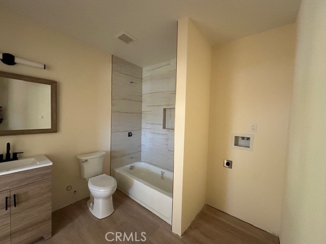 https://media.crmls.org/medias/82af9cbb-f02e-4f78-9d4f-d348727bed4b.jpg?preset=X-Large