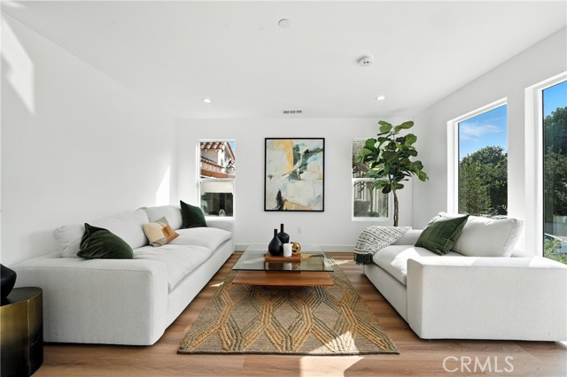 3031 3033 Vineyard Avenue, Los Angeles CA: https://media.crmls.org/medias/82b003de-9011-41d7-a363-ec2e631da5a5.jpg