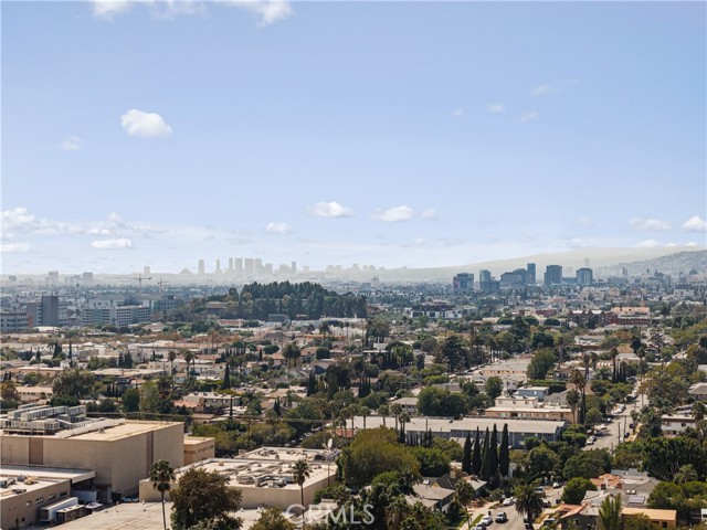 Detail Gallery Image 38 of 39 For 3950 Franklin Ave, Los Angeles,  CA 90027 - 3 Beds | 3/1 Baths