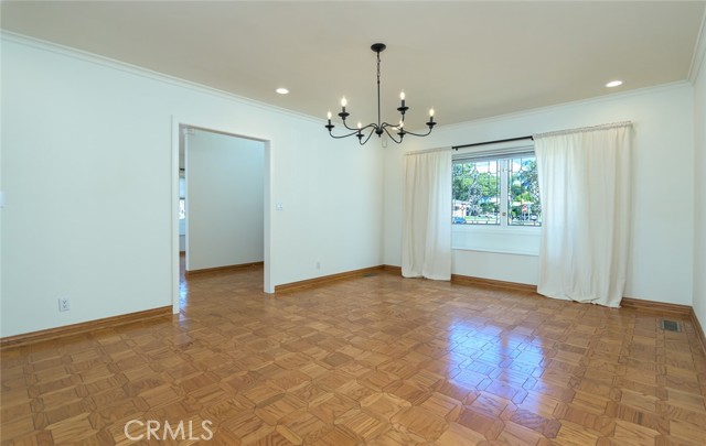 Detail Gallery Image 9 of 64 For 251 N Whitnall, Burbank,  CA 91505 - 4 Beds | 3 Baths