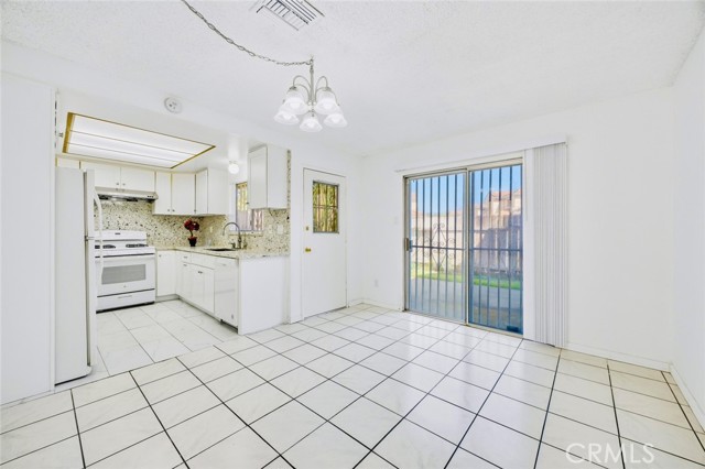 Detail Gallery Image 14 of 37 For 4045 Maxson Road #G,  El Monte,  CA 91732 - 3 Beds | 3 Baths