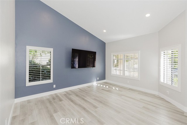 Detail Gallery Image 11 of 61 For 20055 Avenue of the Oaks #220,  Newhall,  CA 91321 - 3 Beds | 2 Baths