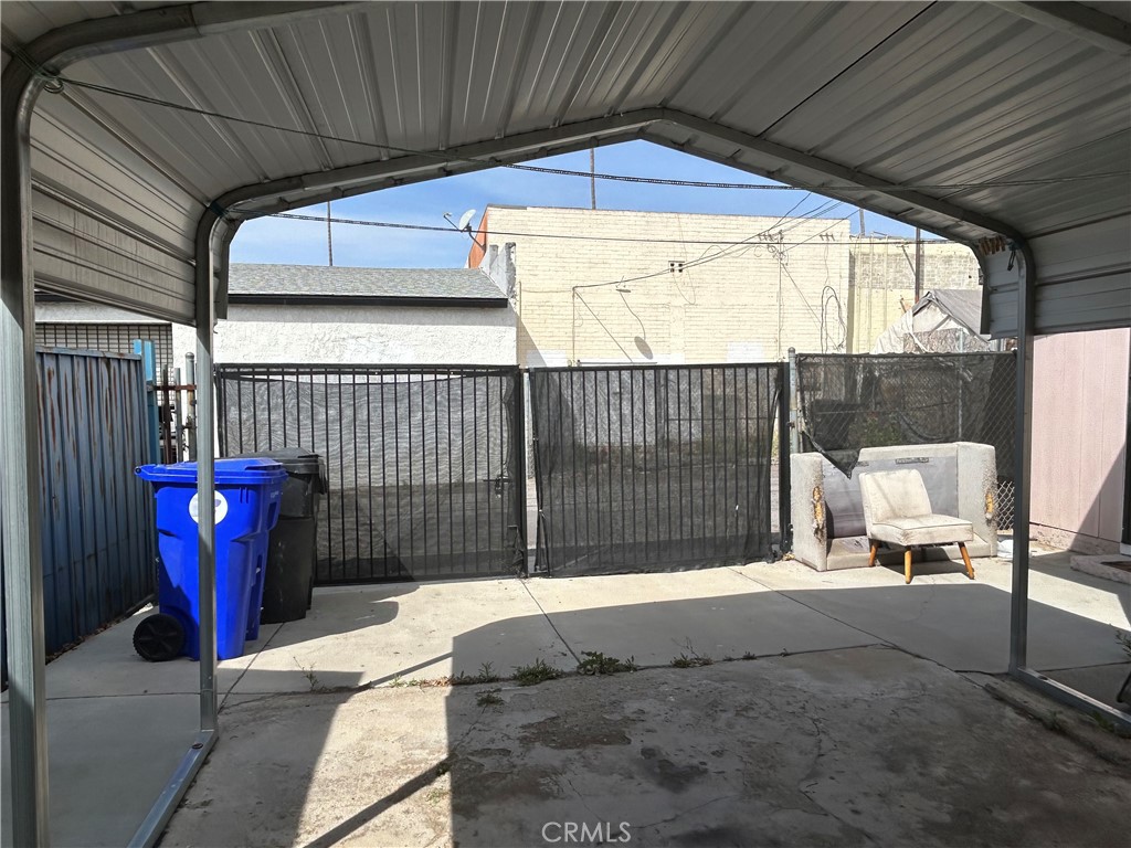 https://media.crmls.org/medias/82b3f99b-02ee-46e8-8165-dfe27f42a7b5.jpg?preset=X-Large