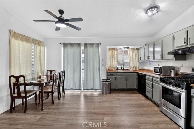 Detail Gallery Image 9 of 15 For 15798 Bleriot, Hesperia,  CA 92345 - 2 Beds | 2 Baths