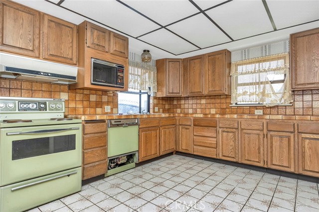 2106 E Cortez E Street, West Covina CA: https://media.crmls.org/medias/82b4c03e-6186-4a8e-8bca-a6acba8d5e9c.jpg