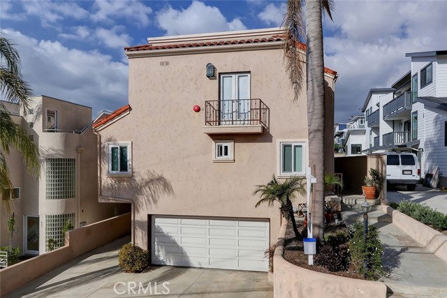 849 15th Street, Hermosa Beach, California 90254, 3 Bedrooms Bedrooms, ,2 BathroomsBathrooms,Residential,Sold,15th,SB22229199