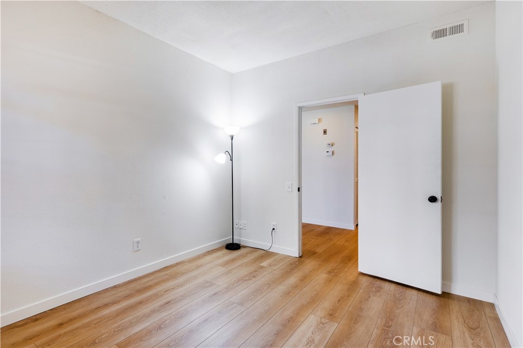 https://media.crmls.org/medias/82b5957e-3805-4158-b461-de28a3990b26.jpg?preset=X-Large