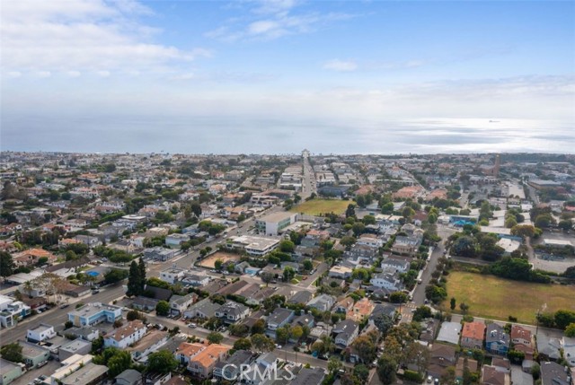 1308 Poinsettia Avenue, Manhattan Beach, California 90266, 3 Bedrooms Bedrooms, ,3 BathroomsBathrooms,Residential,Sold,Poinsettia,SB24161580