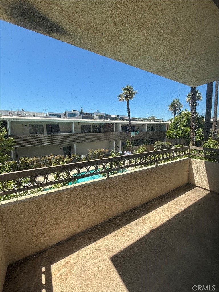 https://media.crmls.org/medias/82b615fe-6760-4620-ab44-b3b934283a07.jpg?preset=X-Large