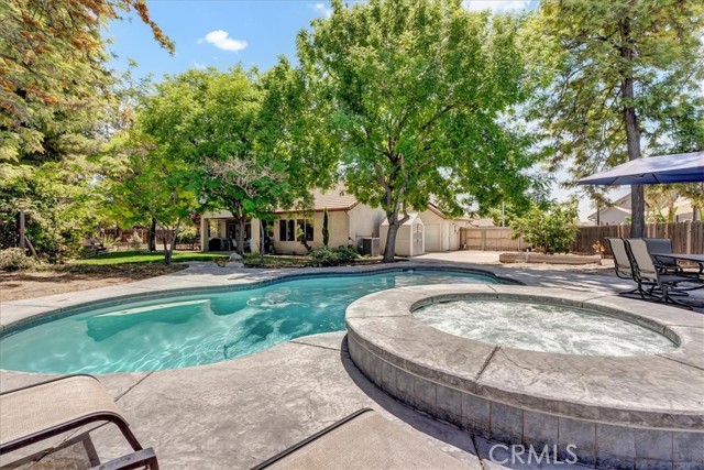 1774 Homestead Way, Lemoore CA: https://media.crmls.org/medias/82b64344-220b-4935-b833-70c127945c58.jpg