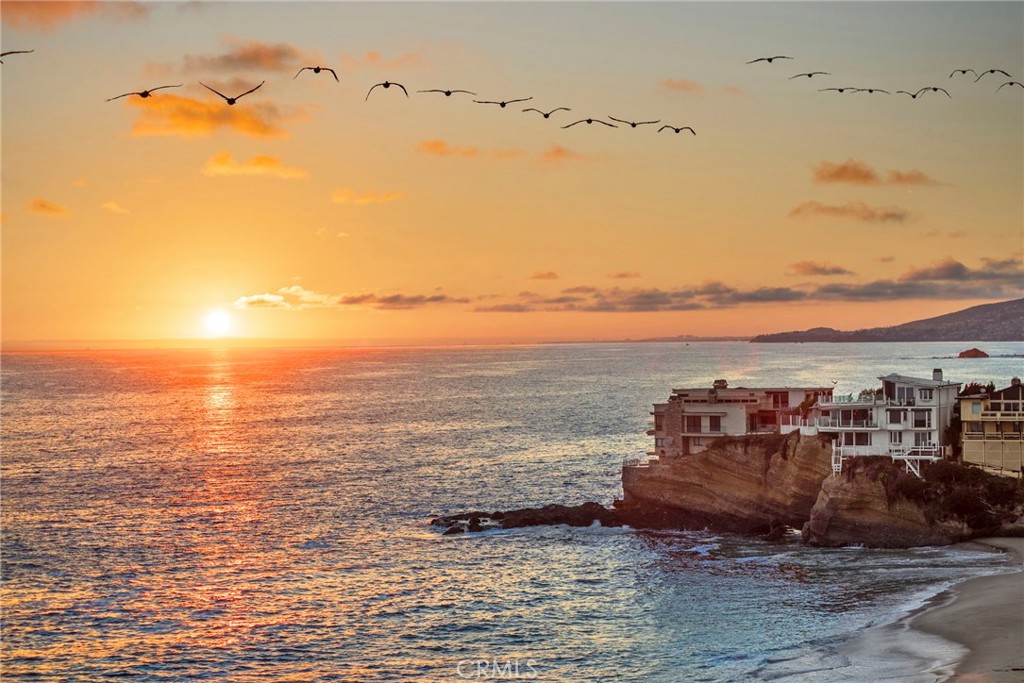 https://media.crmls.org/medias/82b6f2b4-0cc4-4132-9bea-141dfbf76542.jpg?preset=X-Large