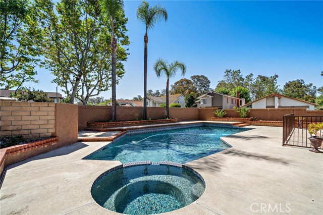 21572 Via Invierno, Lake Forest CA: https://media.crmls.org/medias/82b71fc9-22db-41ec-91a8-ceb6a989e59d.jpg