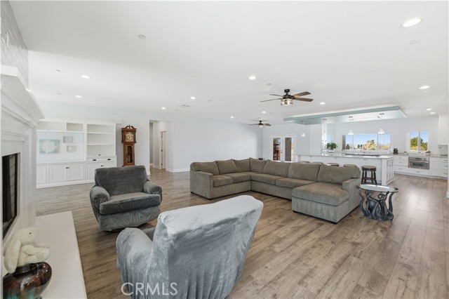 Detail Gallery Image 13 of 74 For 4241 W Avenue N3, Palmdale,  CA 93551 - 4 Beds | 4/2 Baths