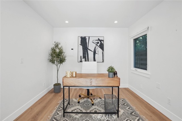 2501 N Poinsettia Avenue, Manhattan Beach CA: https://media.crmls.org/medias/82b8378f-47d0-48e8-8c0d-4d6965385996.jpg