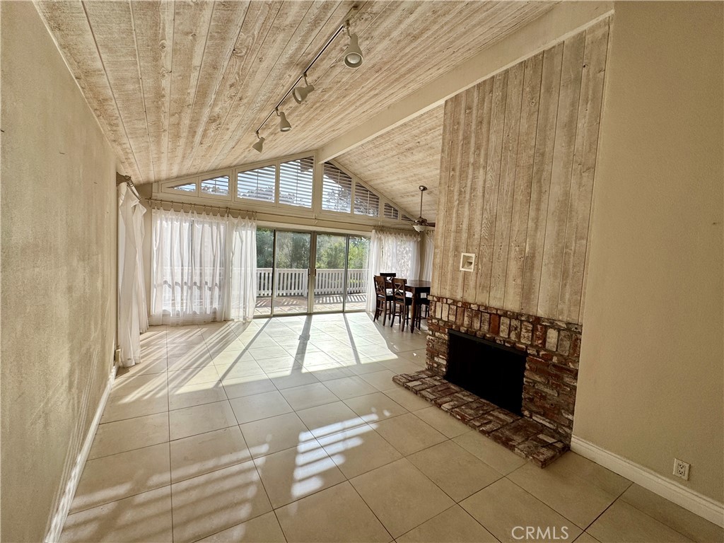 82b85324 4700 443f 940f Ac8589f46c73