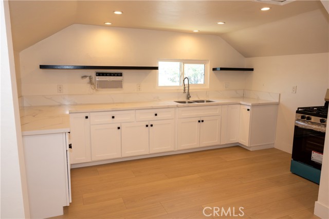 17221 Clark Avenue, Bellflower CA: https://media.crmls.org/medias/82b89c2b-9cb3-4c24-9c9d-7490991ecf51.jpg