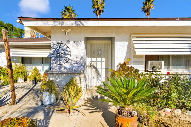 Detail Gallery Image 4 of 27 For 858 Coral, Hemet,  CA 92543 - 2 Beds | 2 Baths