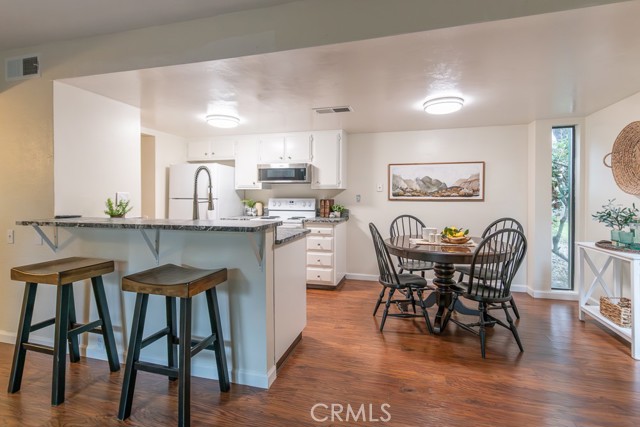 Detail Gallery Image 13 of 24 For 555 Vallombrosa #39,  Chico,  CA 95926 - 1 Beds | 1 Baths