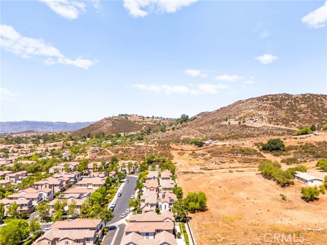 27620 Desert Gold Court, Murrieta CA: https://media.crmls.org/medias/82b9b9f2-9dd6-4392-b7c3-203dd711ce8c.jpg