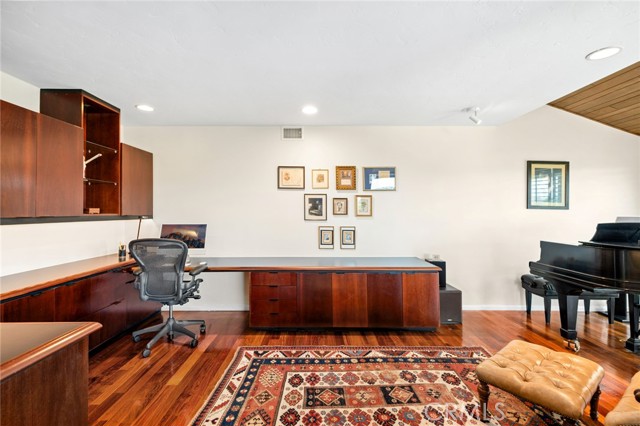 Detail Gallery Image 18 of 37 For 15 Skysail Dr, Corona Del Mar,  CA 92625 - 2 Beds | 2 Baths