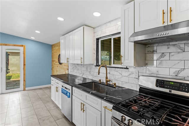 Detail Gallery Image 9 of 23 For 3250 Apple Ave, Jurupa Valley,  CA 92509 - 3 Beds | 2 Baths