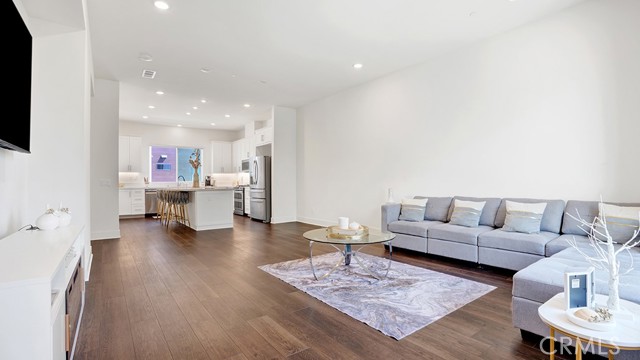 Detail Gallery Image 3 of 38 For 16372 Moonstone Cir, Tustin,  CA 92782 - 3 Beds | 3/1 Baths