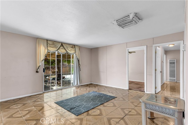 438 E Avenue R5, Palmdale CA: https://media.crmls.org/medias/82bb779c-acc5-4934-b4ef-6e59f5dba946.jpg