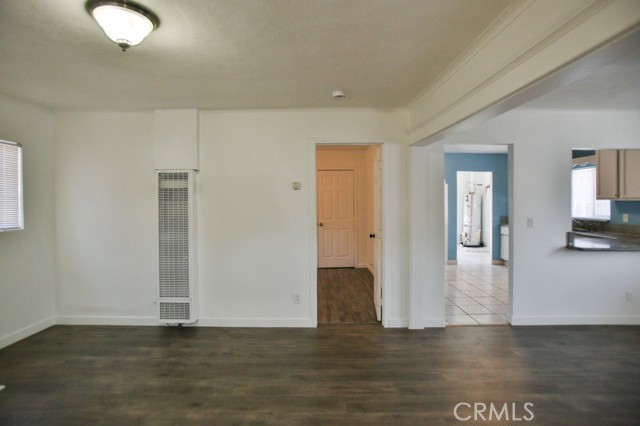 531 W 61st Street, Los Angeles CA: https://media.crmls.org/medias/82bc0665-75ba-45b9-838c-aa65ffa66cb7.jpg