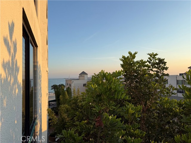1310 E Ocean Boulevard, Long Beach CA: https://media.crmls.org/medias/82bc16e7-5660-4b00-8a45-80fe180579af.jpg
