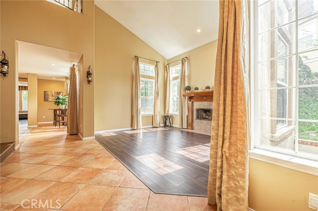 Detail Gallery Image 6 of 48 For 574 Oak Tree Ct, Simi Valley,  CA 93065 - 5 Beds | 4/1 Baths