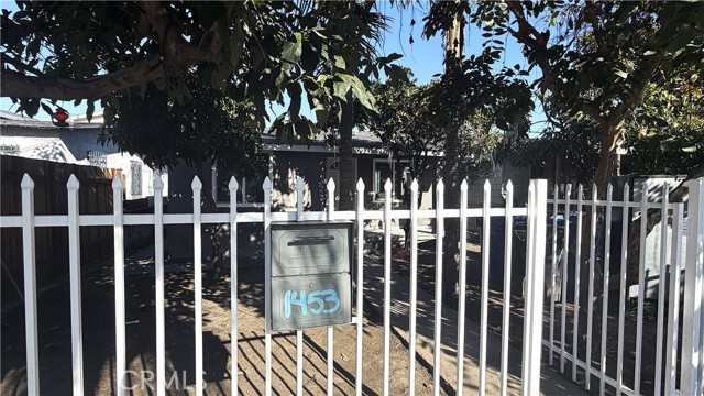 Detail Gallery Image 4 of 22 For 1453 W 58th, Los Angeles,  CA 90047 - 3 Beds | 2 Baths