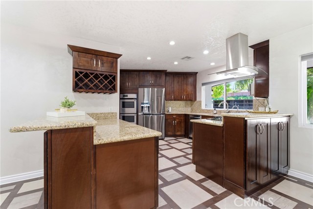 Detail Gallery Image 6 of 44 For 5836 Winnetka Ave, Woodland Hills,  CA 91367 - 4 Beds | 3 Baths