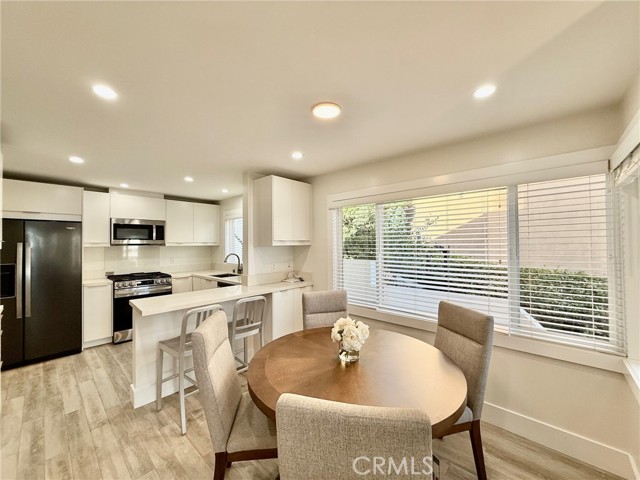 827 Cliff Drive, Laguna Beach CA: https://media.crmls.org/medias/82bcd28a-c9ad-423d-b9c0-fbefbaf2a609.jpg