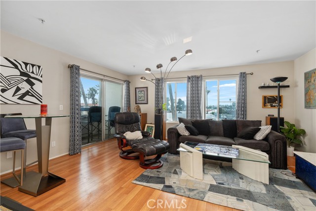 200 S. Catalina Ave, Redondo Beach CA: https://media.crmls.org/medias/82bd2b02-67d8-4685-a8c1-26137eaf5367.jpg