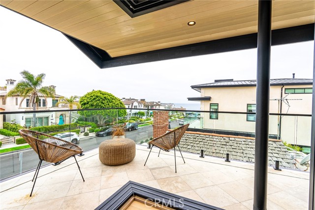 223 Orchid Avenue, Corona del Mar CA: https://media.crmls.org/medias/82bd8ad0-33e0-4a54-8366-86fd575676f0.jpg