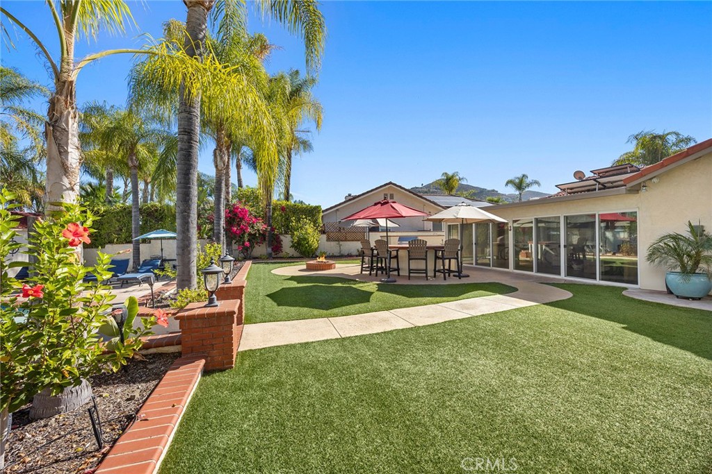 https://media.crmls.org/medias/82bdac47-4936-46c2-b790-88180b2b329a.jpg?preset=X-Large