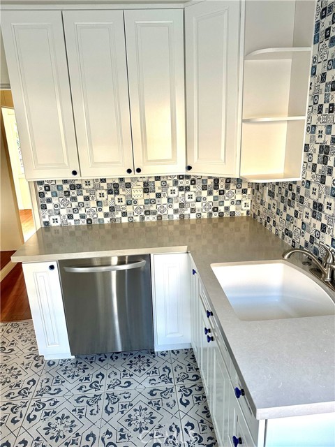 425 Monterey Drive, Laguna Beach CA: https://media.crmls.org/medias/82bddb36-4534-4f56-8c20-5b80c06d878f.jpg