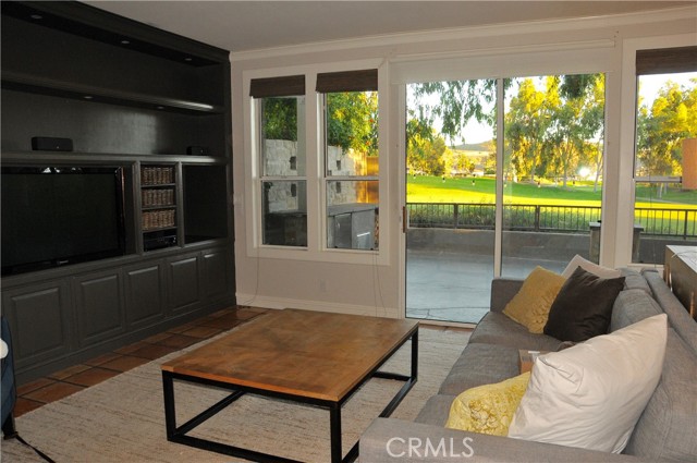 Detail Gallery Image 9 of 13 For 24 via Helena, Rancho Santa Margarita,  CA 92688 - 3 Beds | 2/1 Baths