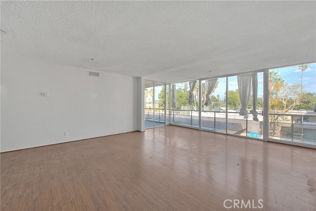 Detail Gallery Image 6 of 40 For 6979 Palm Ct, Riverside,  CA 92506 - 2 Beds | 2 Baths