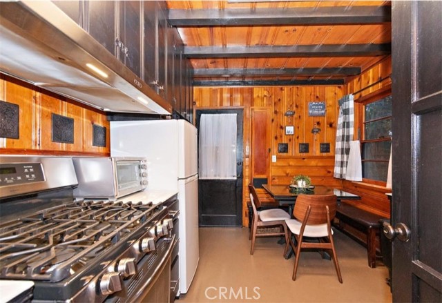 Detail Gallery Image 9 of 16 For 638 Rose Hill, Crestline,  CA 92325 - 1 Beds | 1 Baths