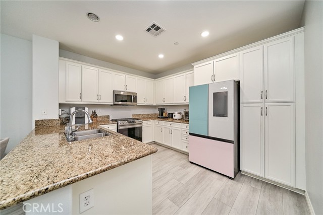 12573 Montaivo Lane, Eastvale CA: https://media.crmls.org/medias/82bf984c-977b-4322-9dc7-18593d937a1d.jpg