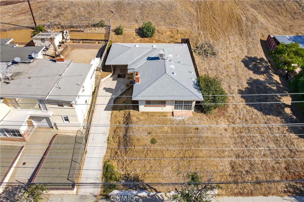 1205 W Pottery
