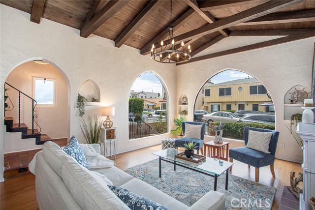 130 Claremont Avenue, Long Beach CA: https://media.crmls.org/medias/82c45c45-74c2-4936-825f-e28f6f0fbc79.jpg