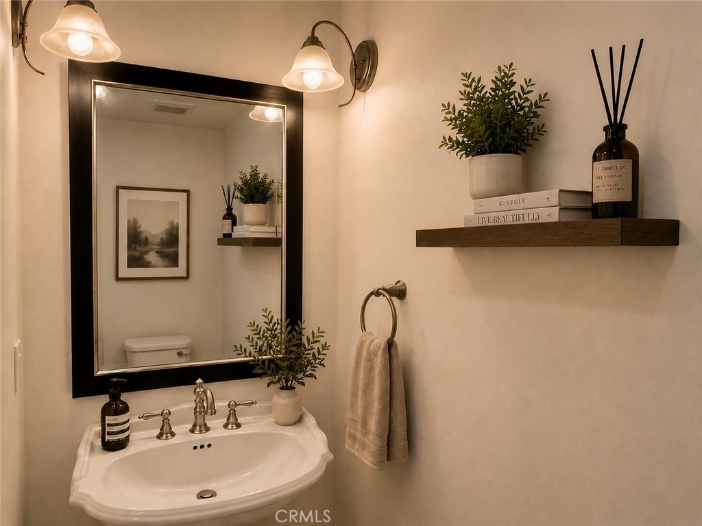 https://media.crmls.org/medias/82c4ada3-64cb-496b-a2ec-1784ec1ea972.jpg?preset=X-Large