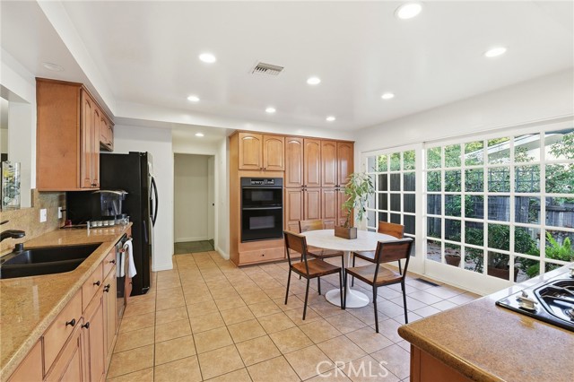 15936 Valley Wood Road, Sherman Oaks CA: https://media.crmls.org/medias/82c54938-87f8-4715-a6f1-cf29303feec7.jpg