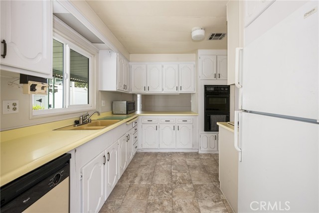 14851 Jeffrey, Irvine CA: https://media.crmls.org/medias/82c5927f-7334-4fa7-b234-f8fa904377f5.jpg